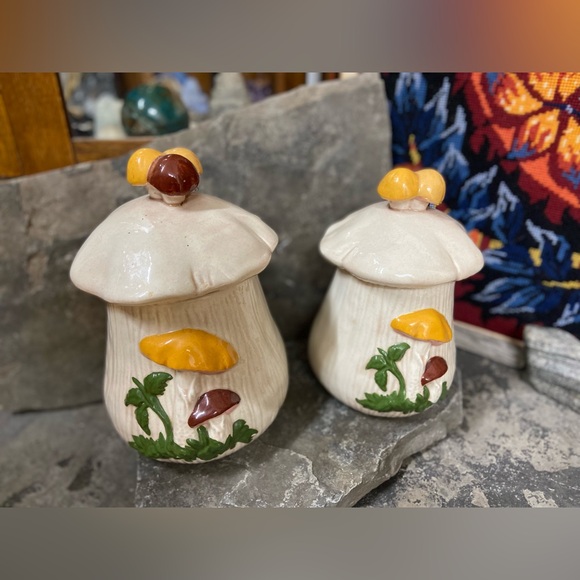 Pair of Vintage Mushroom Ceramic Canisters - Picture 7 of 13